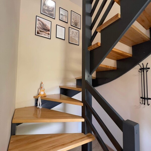 Interior - Urokliwy Domek Wakacyjny nad Morzem, Otoczony Lasem Sosnowym (Pustkowo)