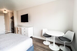 1 bedroom, internet, bed sheets