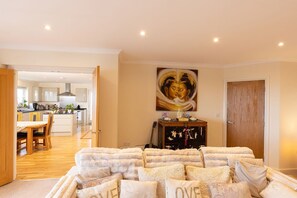 Living area - Luxury Home with Exquisite Art (Glastonbury)