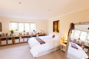3 slaapkamers, een strijkplank/strijkijzer, wifi, beddengoed