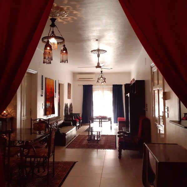 Executive Suite | Minibar, in-room safe, blackout curtains, travel cot