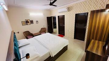 3 bedrooms, WiFi, bed sheets