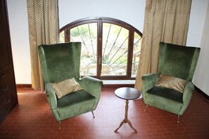 Habitació doble | Cobrellits, escriptori i espai de treball apte per a portàtils 