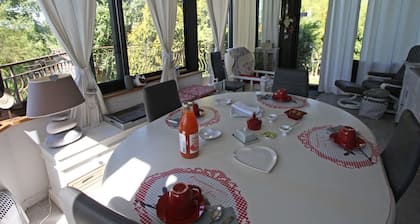 Gemütlicher Urlaub in einer einzigartigen Zigeunerwagen mit modernem Komfort