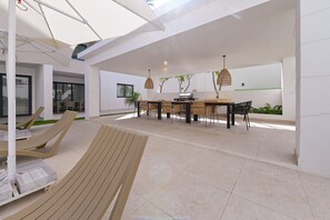 Outdoor dining - Beautiful new condo next to the beach. (Punta Cana)