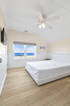 4 makuuhuonetta, silitysrauta/-lauta, ilmainen Wi-Fi, vuodevaatteet