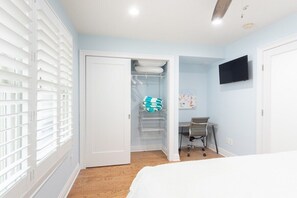 3 bedrooms, desk, iron/ironing board, free WiFi
