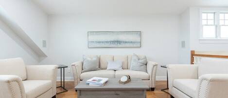 TV connectée, cheminée, espaces bureaux