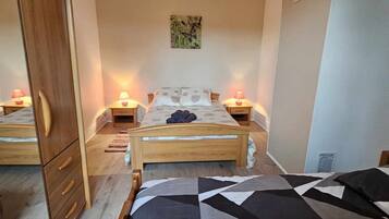 3 slaapkamers, een strijkplank/strijkijzer, beddengoed