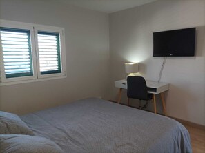 1 habitación, tabla de planchar con plancha, wifi y ropa de cama 
