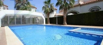 Charming House with Private Garden, Pool, and BBQ in Miami Playa