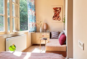 1 soverom, skrivebord, strykejern/-brett og wi-fi (inkludert)