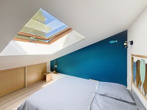 4 bedrooms, free WiFi - Cozy Beach House with Garden, Veranda & BBQ, 250m from the Sea in Saint-Pair-sur-Mer (Saint-Pair-sur-Mer)