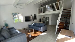Living area - Quiet villa in Balaruc with aircon and parking (Balaruc-les-Bains)