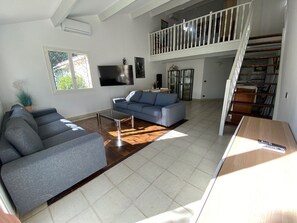 TV - Quiet villa in Balaruc with aircon and parking (Balaruc-les-Bains)