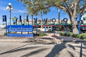 Property grounds - Hollywood Beach Getaway ~ Executive Studio Suite (Hollywood)