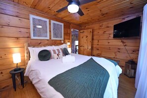 2 soverom, strykejern/-brett, wi-fi og sengetøy