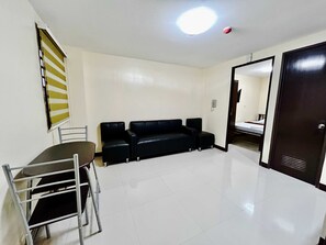 华丽套房, 1 间卧室 | 笔记本电脑工作区、免费 WiFi、床单