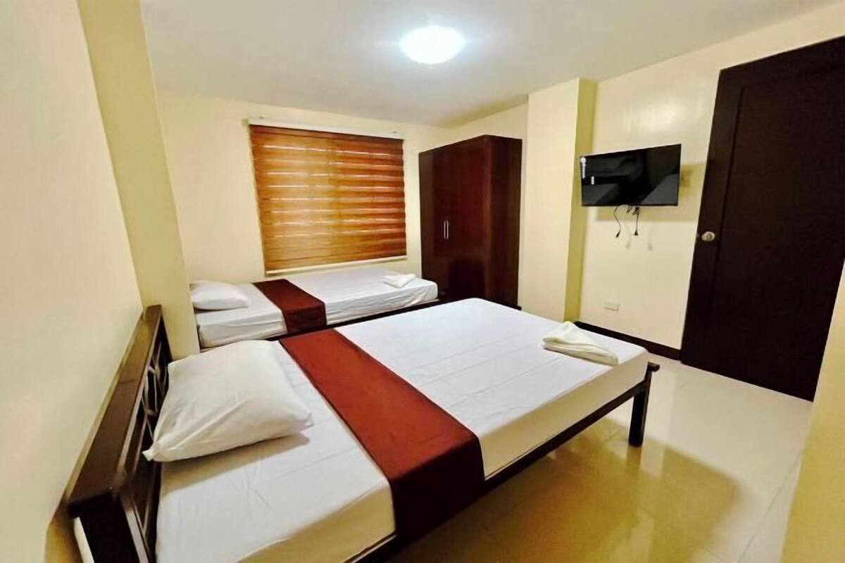 Laptop workspace, WiFi (free), bed sheets