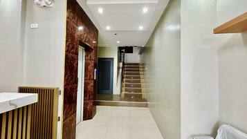 Family Studio Suite | Laptop workspace, free WiFi, bed sheets