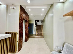 Family Studio Suite | Laptop workspace, free WiFi, bed sheets - OYO 1045 Rayjan Apartelle (Parañaque)