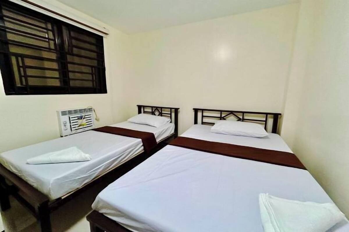 Laptop workspace, WiFi (free), bed sheets