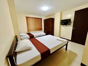 Laptop workspace, free WiFi, bed sheets - OYO 1045 Rayjan Apartelle (Parañaque)