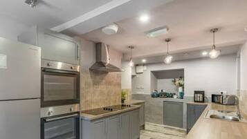 Cottage | Private kitchen | Fridge, microwave, oven, stovetop