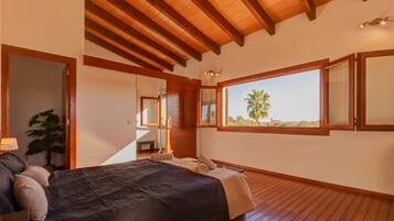 4 slaapkamers, een strijkplank/strijkijzer, gratis wifi, beddengoed