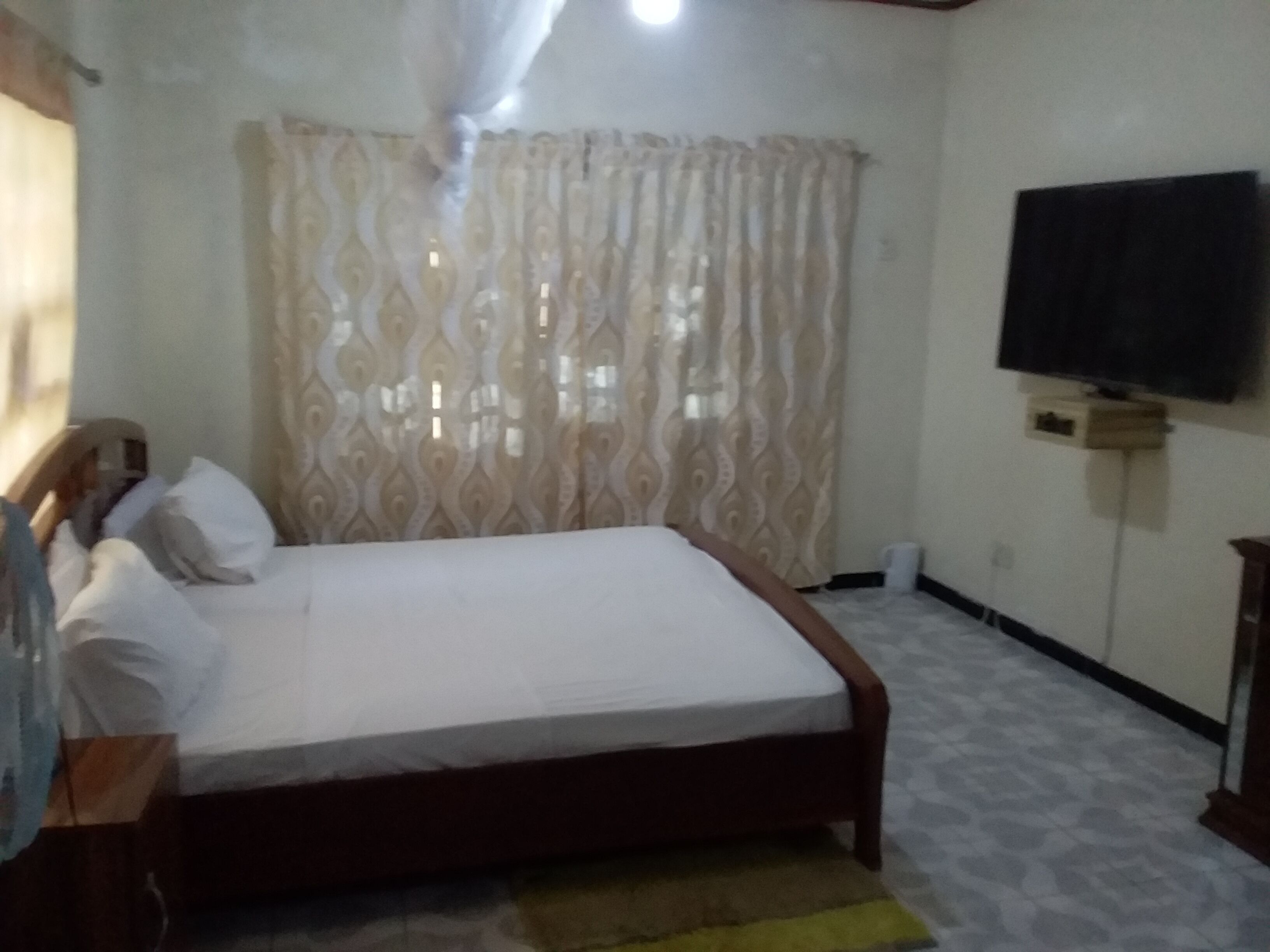 5 bedrooms, iron/ironing board, WiFi