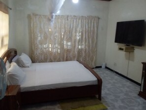 5 quartos, ferros/tábuas de passar roupa, Wi-Fi