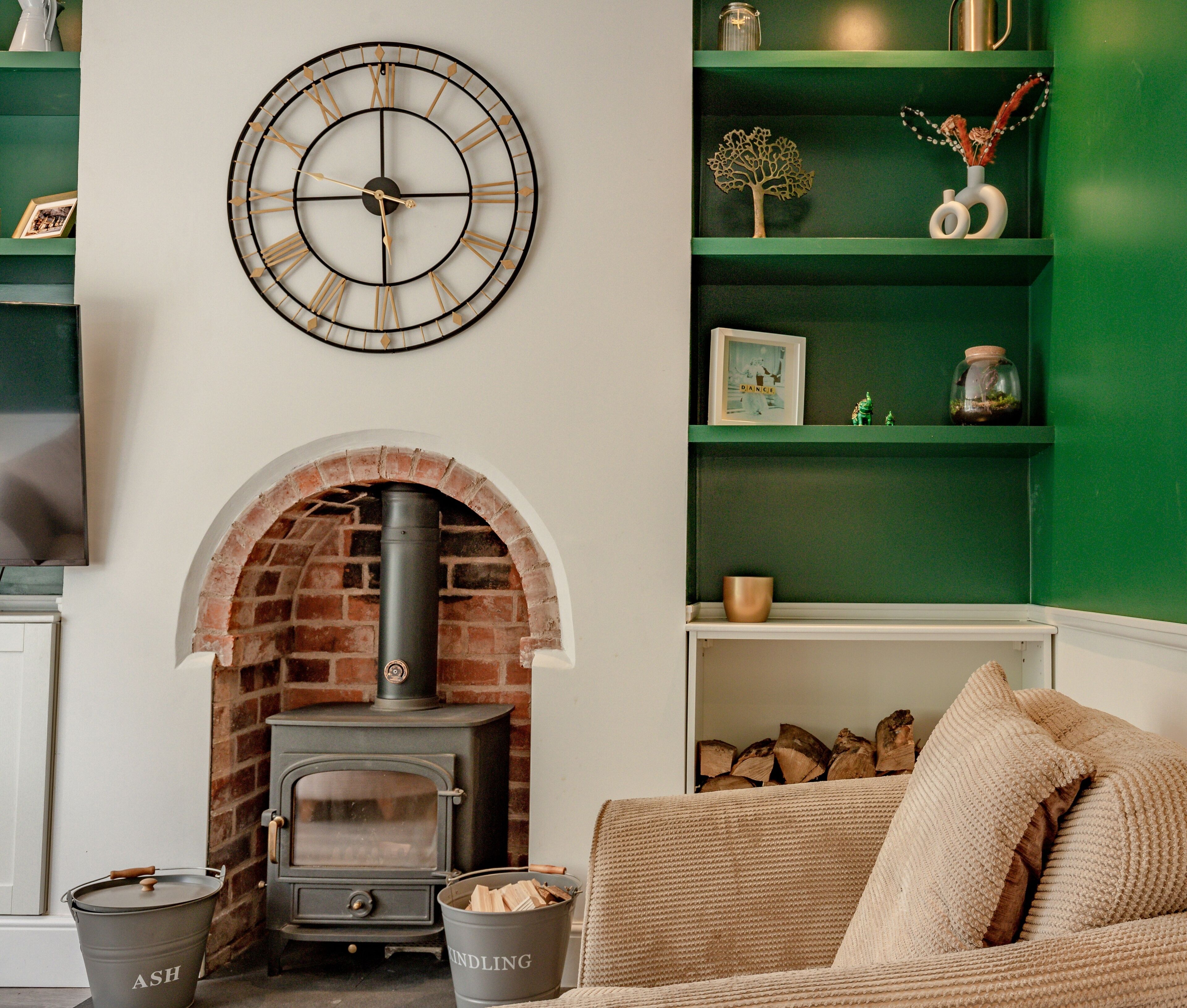 Flat-screen TV, fireplace