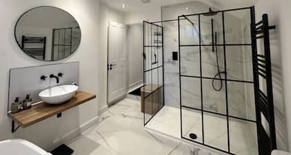 Exquisite renovation in central location