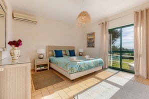 4 habitaciones, tabla de planchar con plancha y wifi gratis 