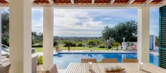 Peaceful and romantic hillside house with pool overlooking the plains and the ocean