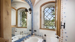 A bathroom with a white sink, two mirrors, and a window with a lattice design. - MANOR HOUSE (ARZACHENA LOC. CAPRICCIOLI)