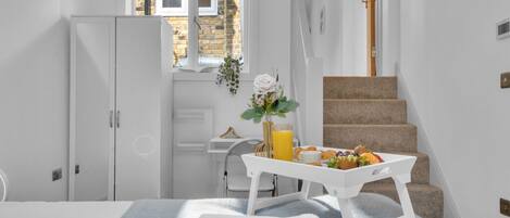 Exclusive Apartment | 2 bedrooms, hypo-allergenic bedding, desk, laptop workspace