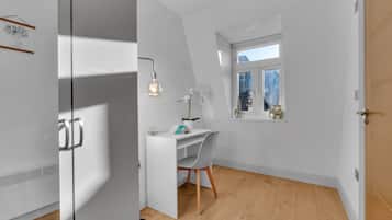 Elite Apartment | 2 bedrooms, hypo-allergenic bedding, desk, laptop workspace