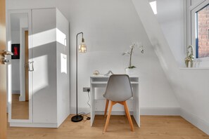 Elite Apartment | 2 bedrooms, hypo-allergenic bedding, desk, laptop workspace - home.ly - West London Apartments Putney (London)