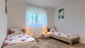 3 bedrooms, iron/ironing board, free WiFi, bed sheets