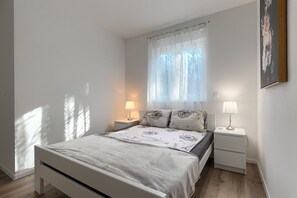 3 bedrooms, iron/ironing board, free WiFi, bed sheets