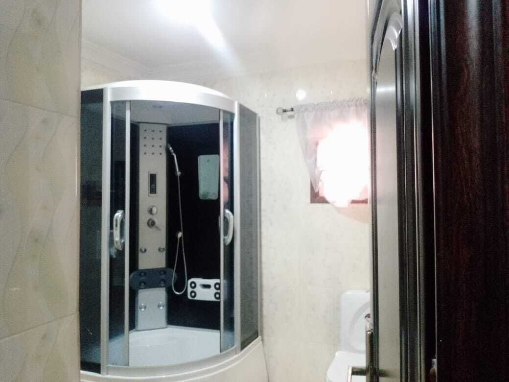 Escritorio y ropa de cama 