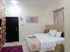 Desk, bed sheets - Damjay hotel&Suites (Ibadan)