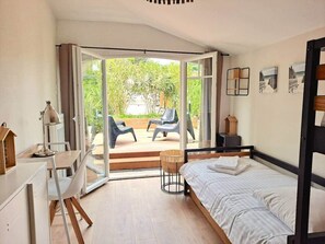 4 chambres, fer et planche à repasser, Wi-Fi, draps fournis