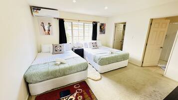 4 bedrooms, iron/ironing board, WiFi, bed sheets