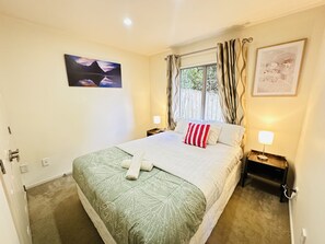 4 多间卧室、熨斗/熨衣板、WiFi、床单