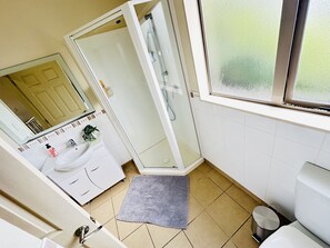 Shower, hair dryer, towels, shampoo