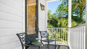 Property grounds - Cozy 2BR Carriage in the heart of Downtown! (Charleston)