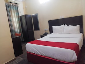 Royal Room | Desk, laptop workspace, free WiFi - Icon valley Hotel limited (Abuja)
