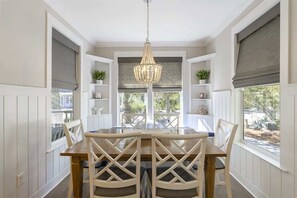 Dining - Grove by the Sea- Bikes & Golf Cart- 2 Pools (Santa Rosa Beach)